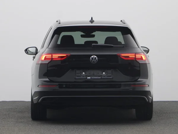 VOLKSWAGEN Golf VIII SW (2024) — foto 18 van 21
