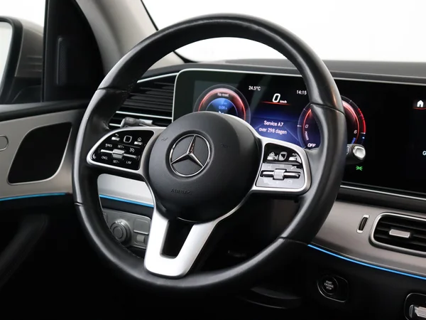 MERCEDES GLE 350 (2021) — foto 14 van 35