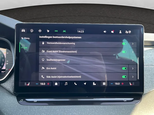 SKODA Octavia Combi (2025) — foto 8 van 22