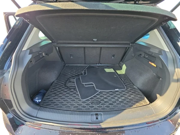 VOLKSWAGEN Tiguan (2019) — foto 14 van 24