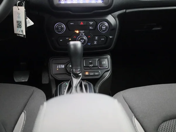 Jeep Renegade (2023) — foto 2 van 40