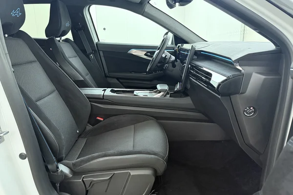 Renault Austral E-Tech (HEV) (2025) — foto 17 van 19