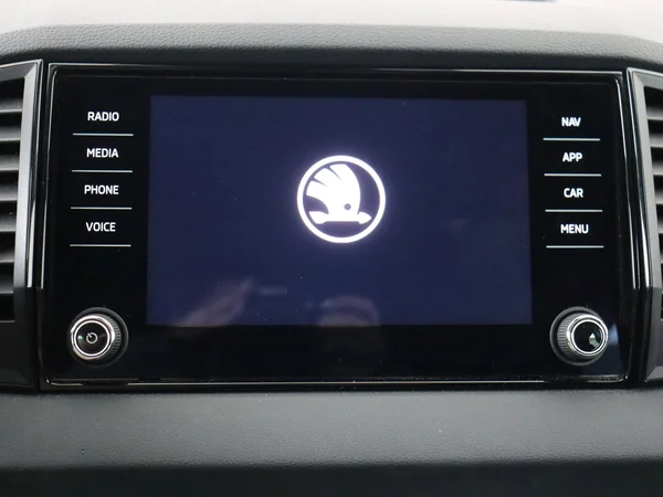 SKODA Karoq (2025) — foto 2 van 17