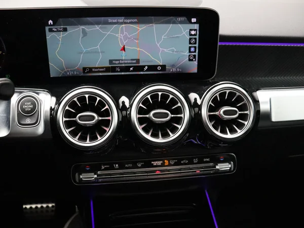 Mercedes-Benz GLB (2021) — foto 13 van 33