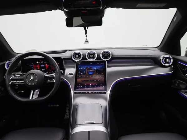 Mercedes-Benz GLC (2024) — foto 42 van 55