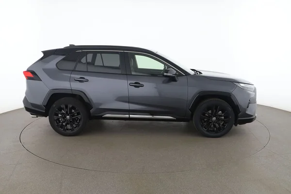Toyota RAV4 (2023) — foto 13 van 16