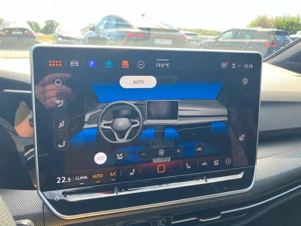 VOLKSWAGEN Golf VIII (2025) — foto 16 van 25