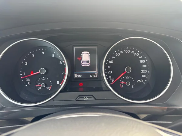 VOLKSWAGEN Tiguan (2017) — foto 2 van 19