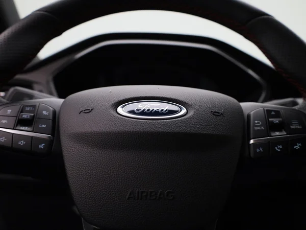 Ford Kuga (2023) — foto 26 van 45