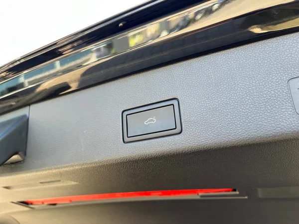 VOLKSWAGEN Golf VIII SW (2024) — foto 21 van 22