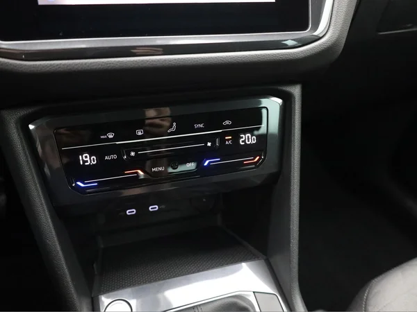 VOLKSWAGEN Tiguan (2023) — foto 9 van 20