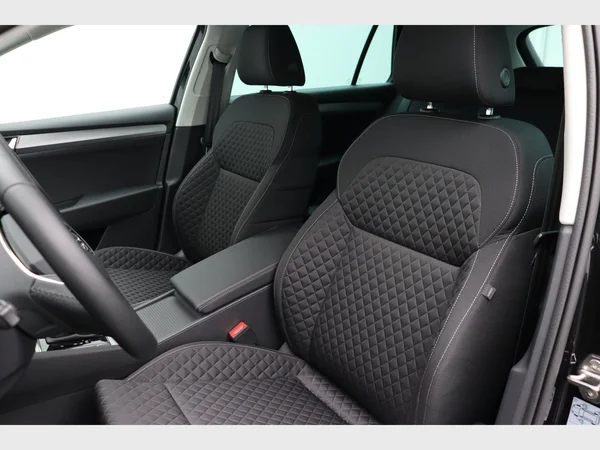 SKODA Superb Combi (2022) — foto 10 van 27