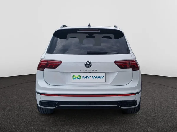 VOLKSWAGEN Tiguan (2023) — foto 16 van 21