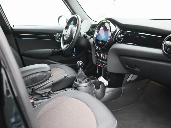 MINI One (2022) — foto 21 van 32