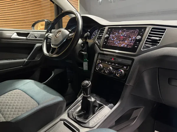 Volkswagen Golf (2020) — foto 11 van 28