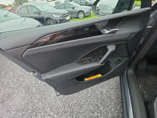 VOLKSWAGEN Tiguan (2026) — foto 5 van 22