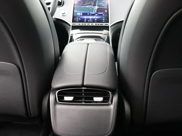 Mercedes-Benz EQE (2025) — foto 18 van 35