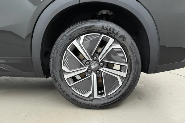 GEELY Starray EM-i (PHEV) (2026) — foto 15 van 18