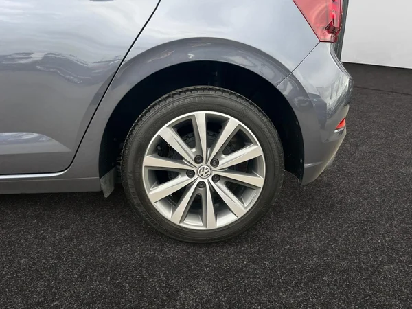 VOLKSWAGEN Polo (2024) — foto 13 van 18