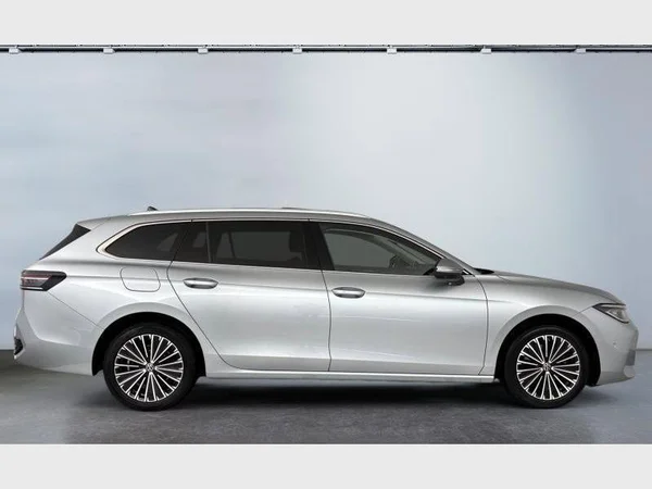 Volkswagen Passat SW (2024) — foto 23 van 36