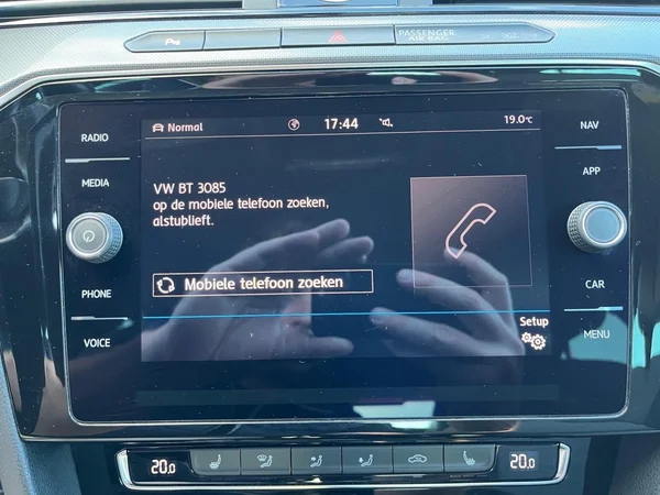 VOLKSWAGEN Passat (2018) — foto 4 van 22