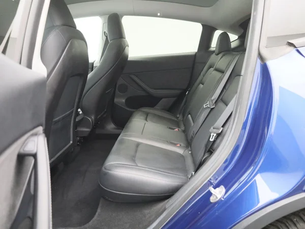 Tesla Model Y (2023) — foto 2 van 43