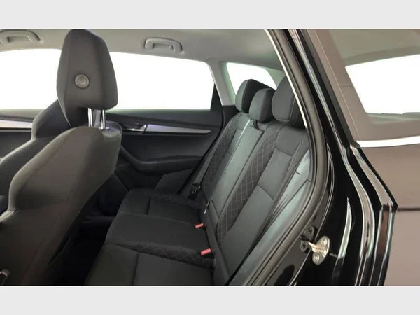 Skoda Karoq (2021) — foto 4 van 15