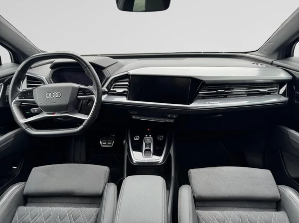 AUDI Q4 Sportback e-tron (2025) — foto 12 van 15