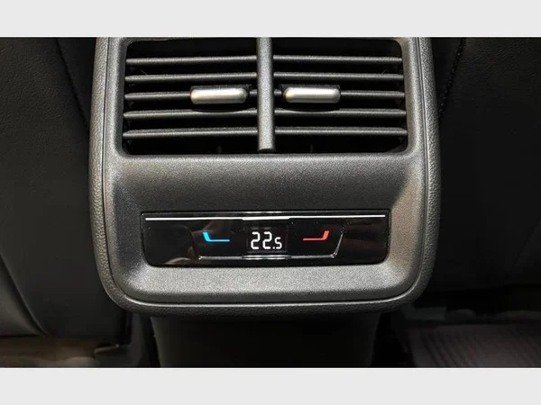 Volkswagen Passat Variant (2024) — foto 25 van 38