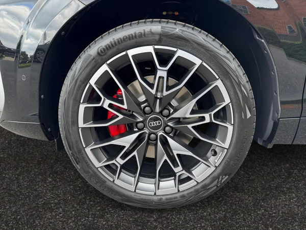 AUDI Q3 SUV e-hybrid (PHEV) (2025) — foto 4 van 16