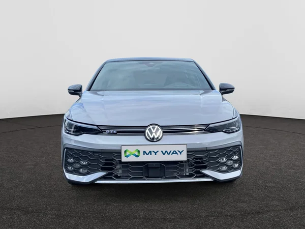 VOLKSWAGEN Golf VIII GTE (2024) — foto 9 van 16