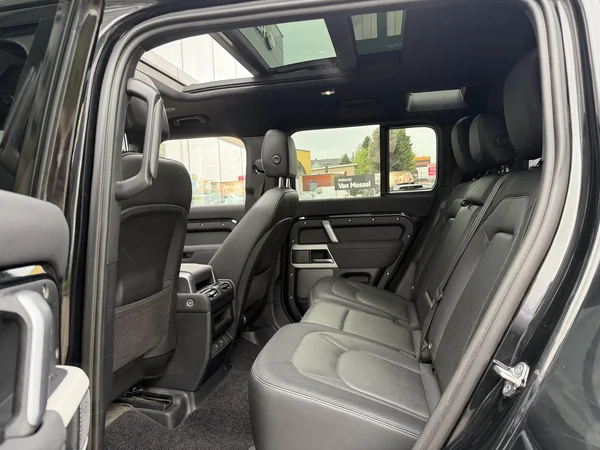 Land Rover Defender (2022) — foto 3 van 31