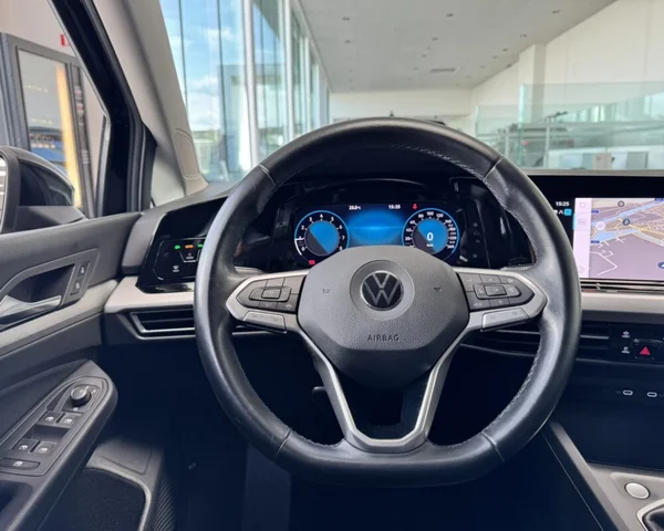 Volkswagen Golf (2021) — foto 16 van 30