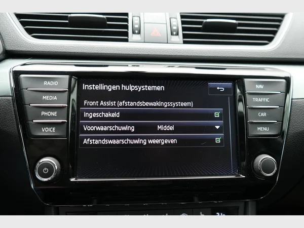 SKODA Superb Combi (2017) — foto 6 van 27