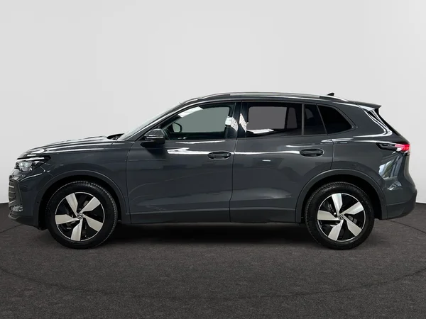 VOLKSWAGEN Tiguan (2024) — foto 13 van 20