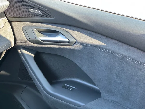 AUDI Q6 e-tron (2025) — foto 8 van 24