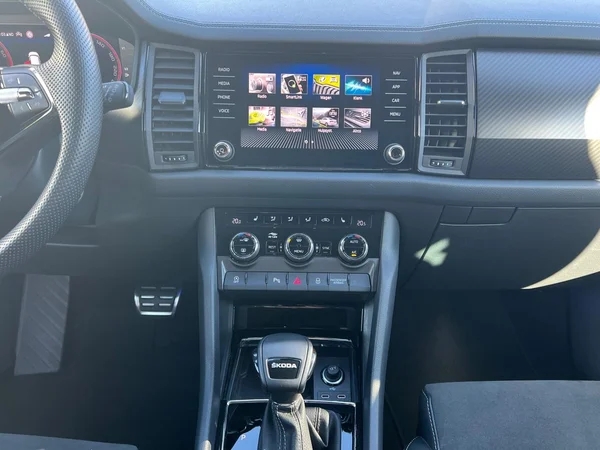 SKODA Kodiaq (2023) — foto 3 van 24