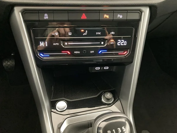 VOLKSWAGEN T-Roc (2024) — foto 8 van 36