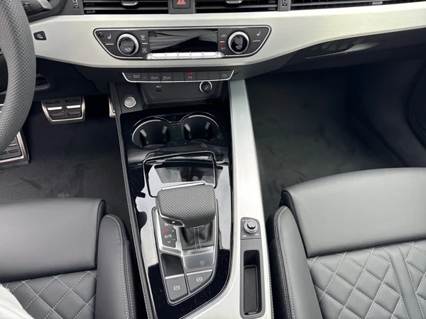 AUDI A5 Sportback (2025) — foto 2 van 19