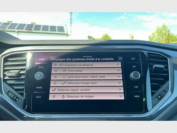 Volkswagen T-Roc (2021) — foto 9 van 29