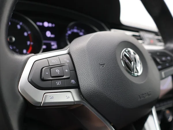 VOLKSWAGEN Passat SW (2020) — foto 2 van 23