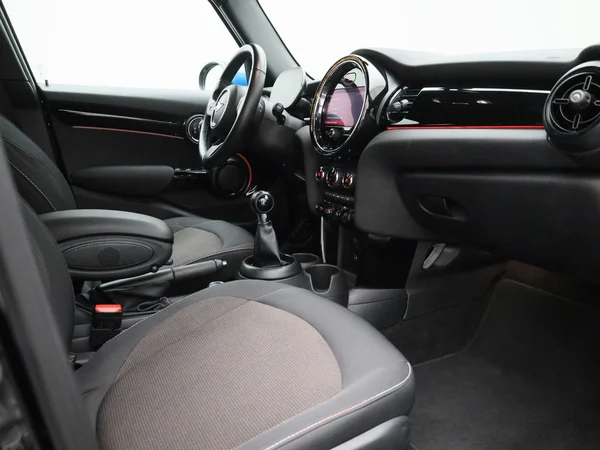 MINI One (2022) — foto 25 van 35
