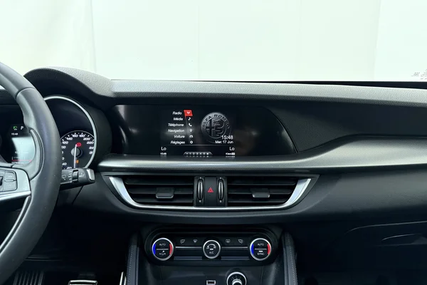 Alfa Romeo Stelvio (2017) — foto 3 van 22
