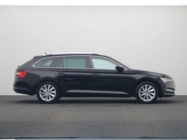 SKODA Superb Combi (2024) — foto 14 van 21