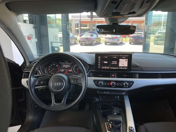 Audi A4 (2023) — foto 21 van 21
