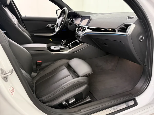 BMW 320 (2022) — foto 10 van 27