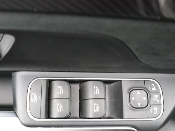 Mercedes-Benz GLA (2024) — foto 3 van 33