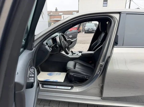 Bmw 318 (2022) — foto 25 van 27