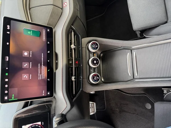 SKODA Kodiaq (2025) — foto 6 van 21
