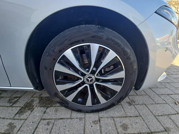 MERCEDES-BENZ A 250 (2023) — foto 24 van 24